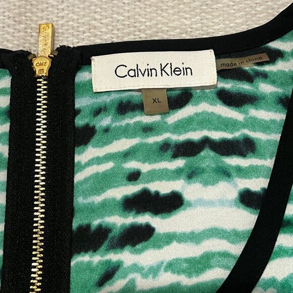 Calvin Klein Women's Green Patterned Cap Sleeve Top - Size XL - Picture 4 of 8